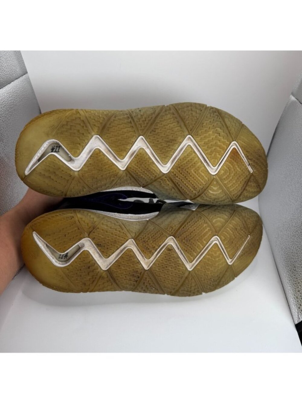 Nike Kyrie 4 Shoes Mens Size 12 Gray Black Basketball Street Wear Mid Top - Picture 12 of 13